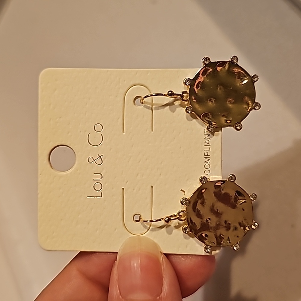 LOU & CO NWT Hammered Gold Sun-Shaped Earrings with accent stone - Picture 2 of 7